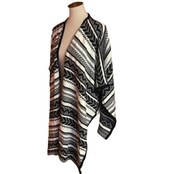 Southwest vibes oversized poncho sweater - Picture 1 of 10